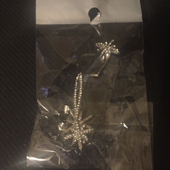 !!LAST ONE!! Star Earring Cuff Ear Climber - Picture 3 of 6
